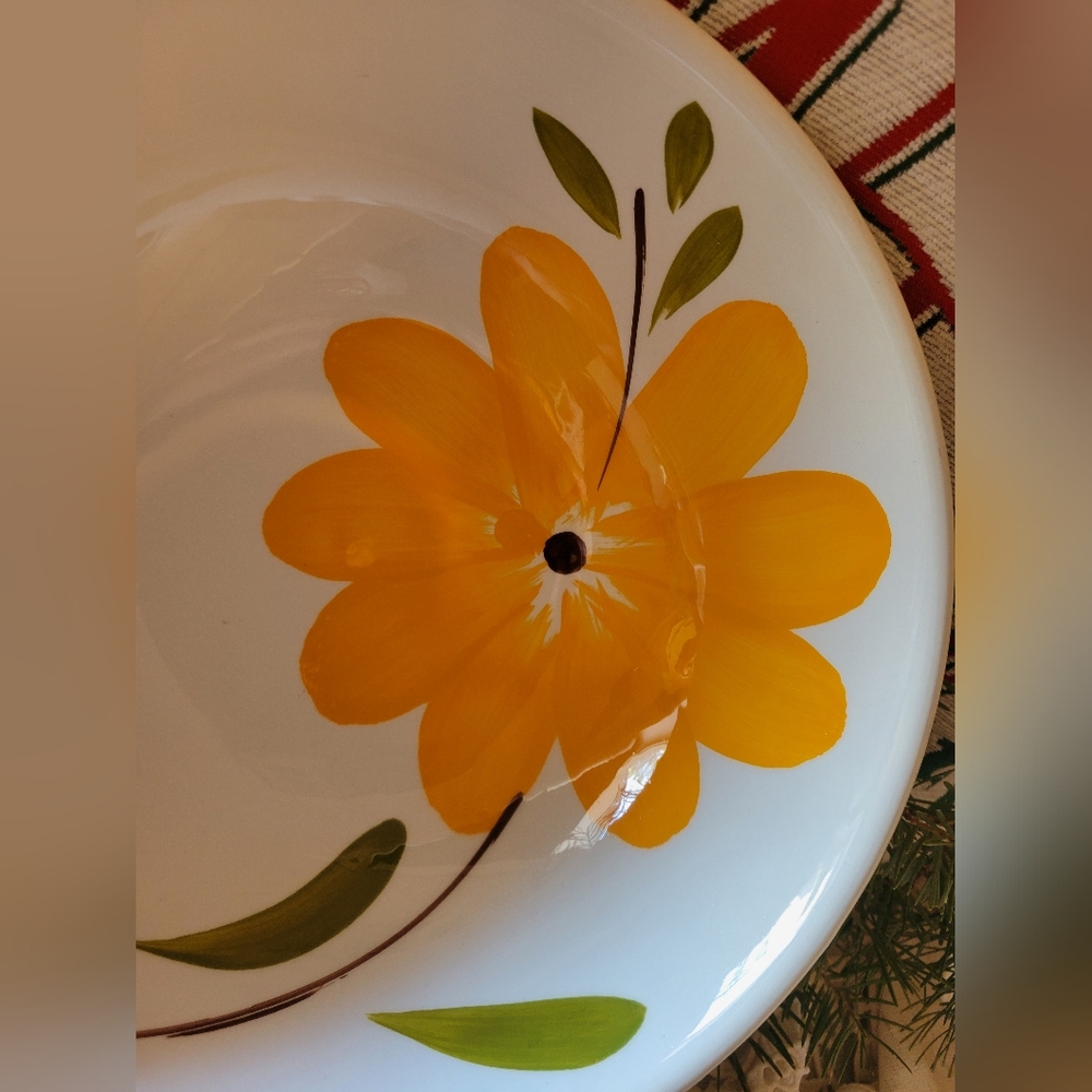 Daisy Serving Bowl